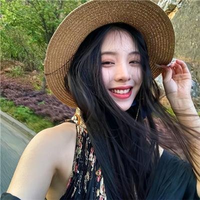 空房间里的女人